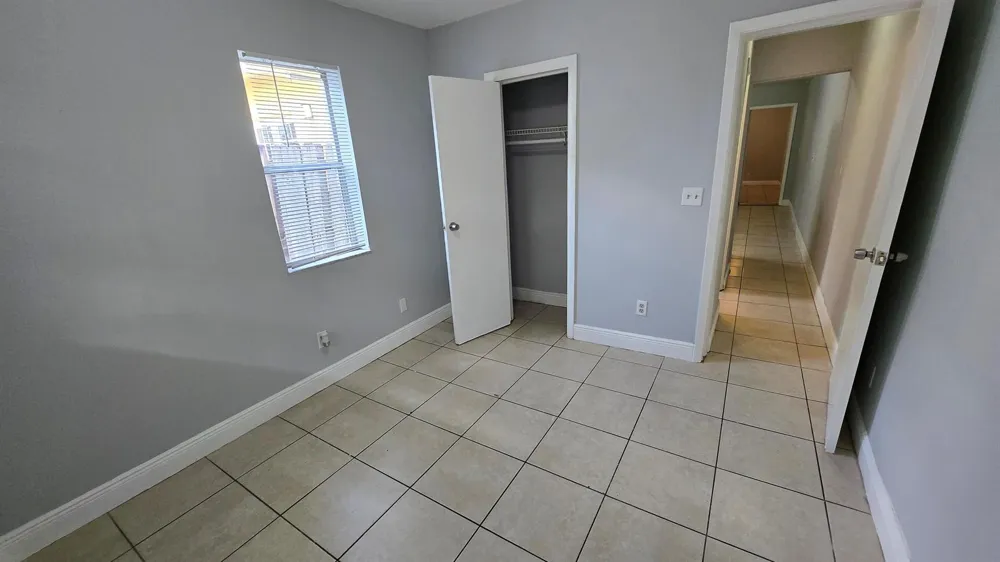 1012 NW 2ND #6 Hallandale Beach, FL 33009