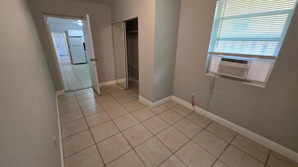 1012 NW 2ND #6 Hallandale Beach, FL 33009