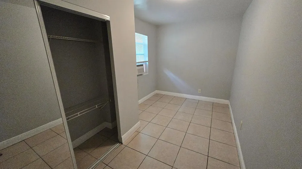 1012 NW 2ND #6 Hallandale Beach, FL 33009