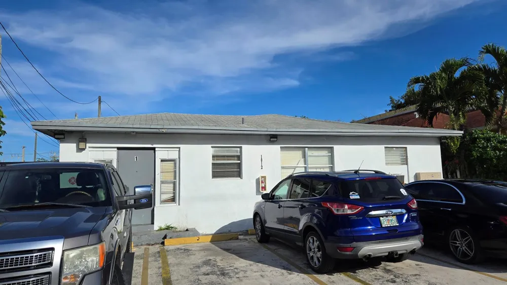 1012 NW 2ND #6 Hallandale Beach, FL 33009