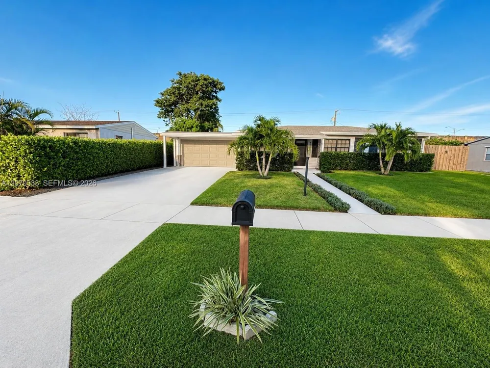 826 Cochran Dr Lake Worth, FL 33461
