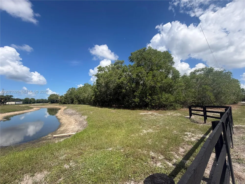 19556 Black Falcon Rd Loxahatchee, FL 33470