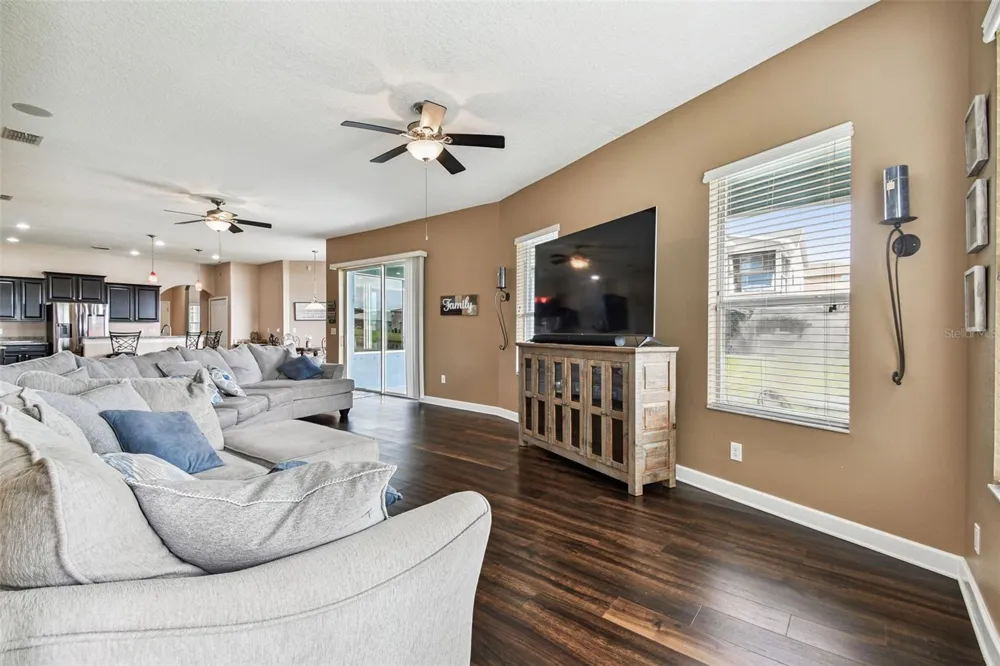205 ORANGE MILL AVE Ruskin, FL 33570