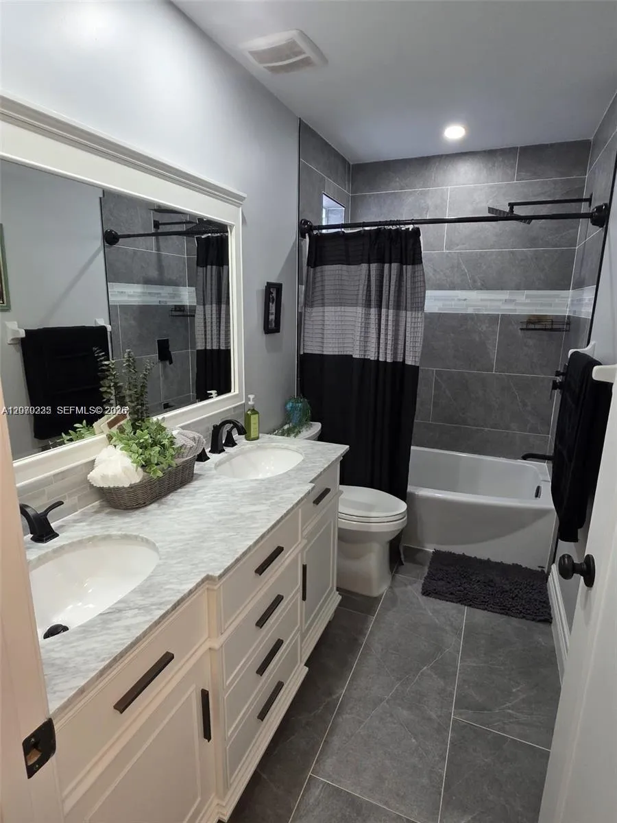 680 NW 159th Ave Pembroke Pines, FL 33028