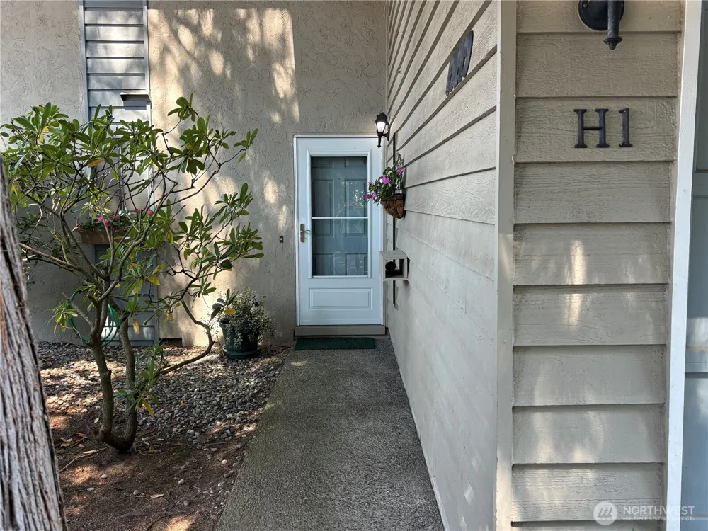 19219 40th Avenue W #H-1 Lynnwood, WA 98036