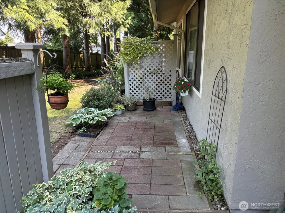 19219 40th Avenue W #H-1 Lynnwood, WA 98036