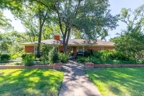 3765 Woodridge Drive