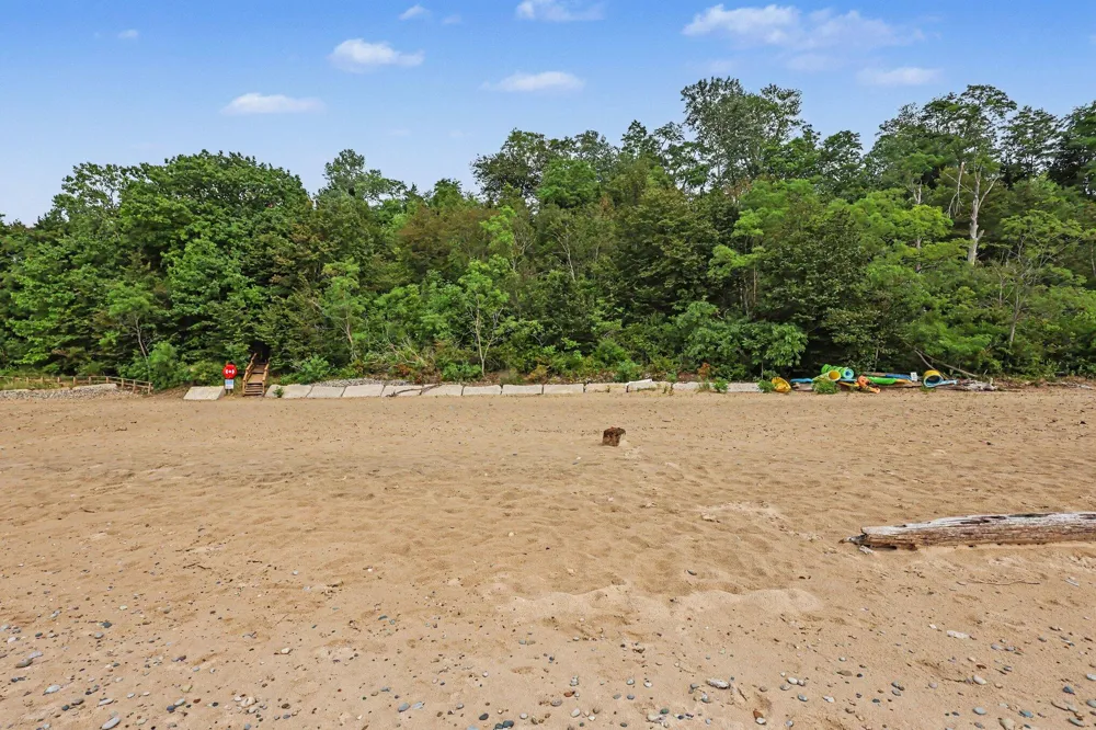 7264 B STREET South Haven, MI 49090