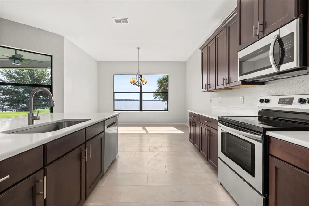 473 LAKE VIEW WAY Auburndale, FL 33823
