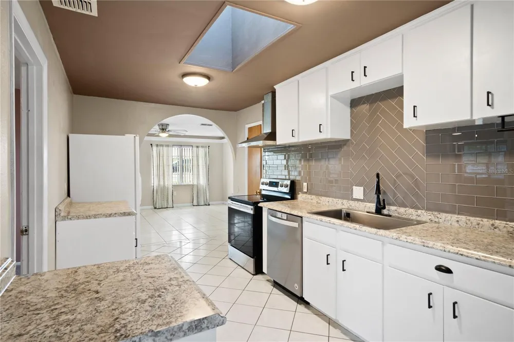 805 CENTER STREET Dundee, FL 33838