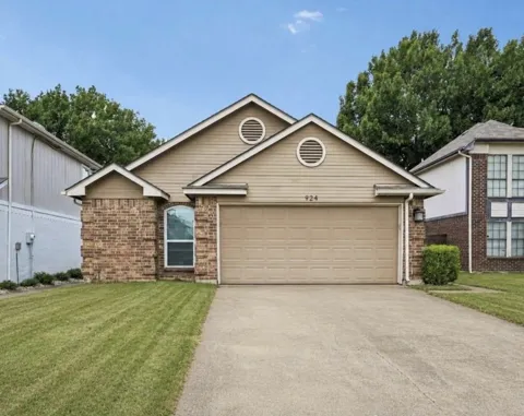 924 Ramblewood Drive