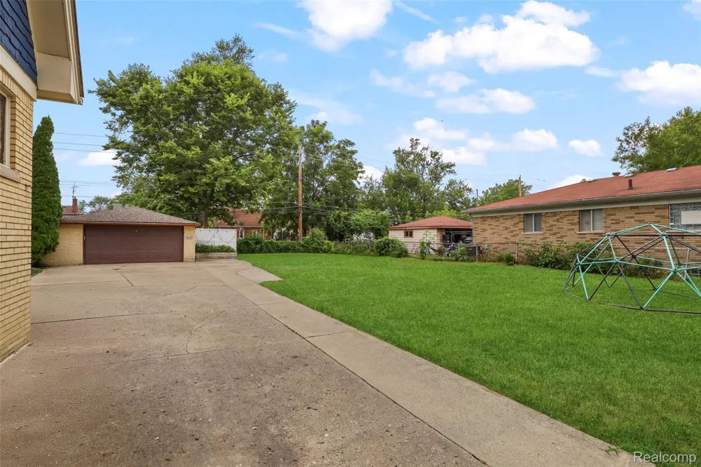 11339 Arnold Redford Charter Township, MI 48239