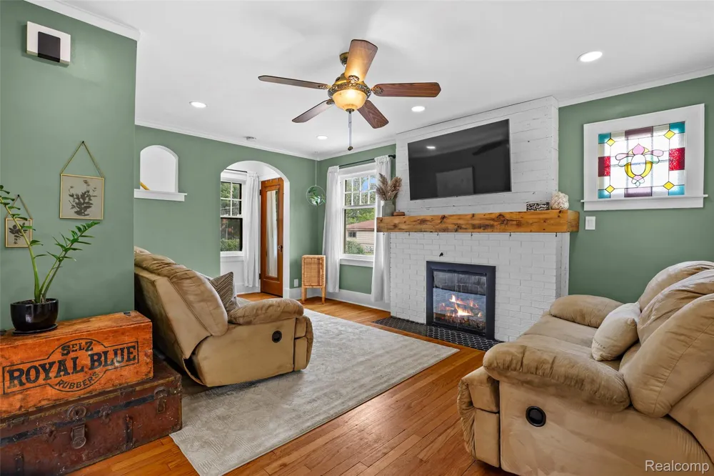 11339 Arnold Redford Charter Township, MI 48239