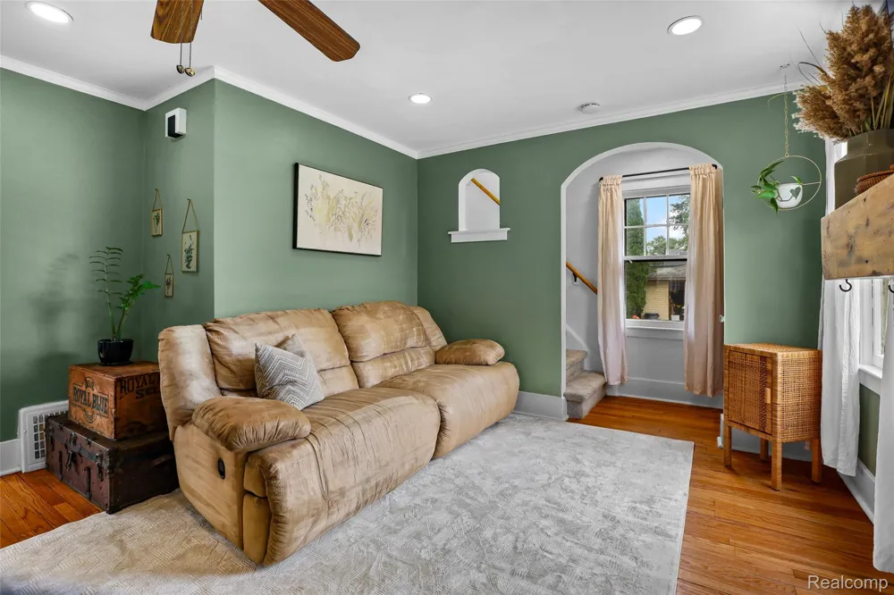 11339 Arnold Redford Charter Township, MI 48239
