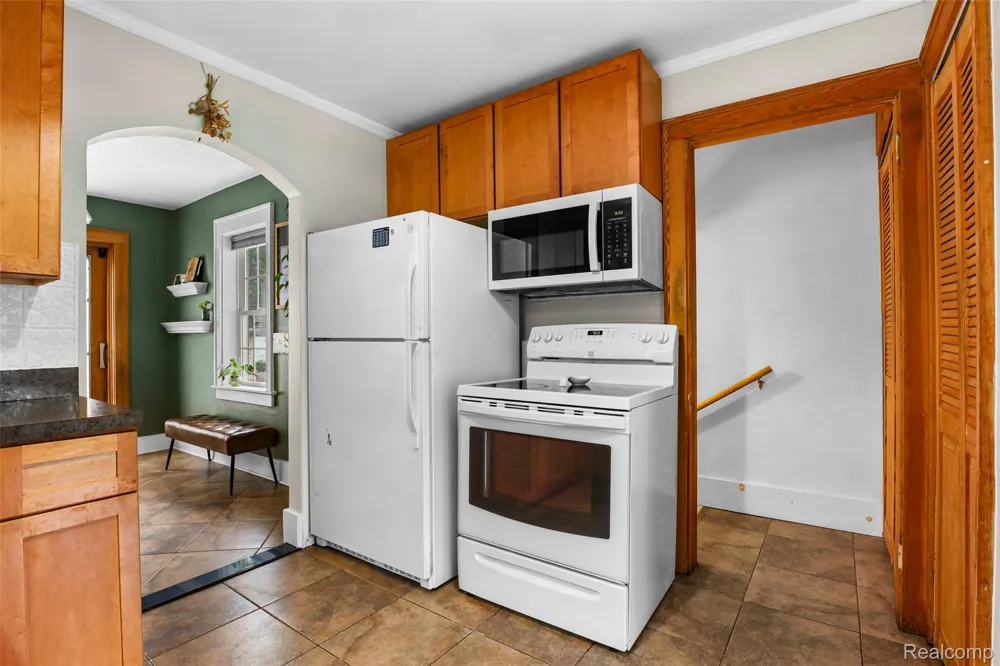 11339 Arnold Redford Charter Township, MI 48239