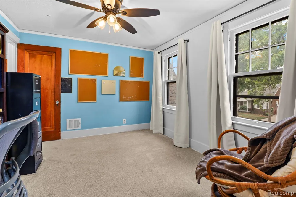 11339 Arnold Redford Charter Township, MI 48239
