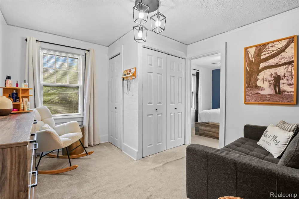 11339 Arnold Redford Charter Township, MI 48239