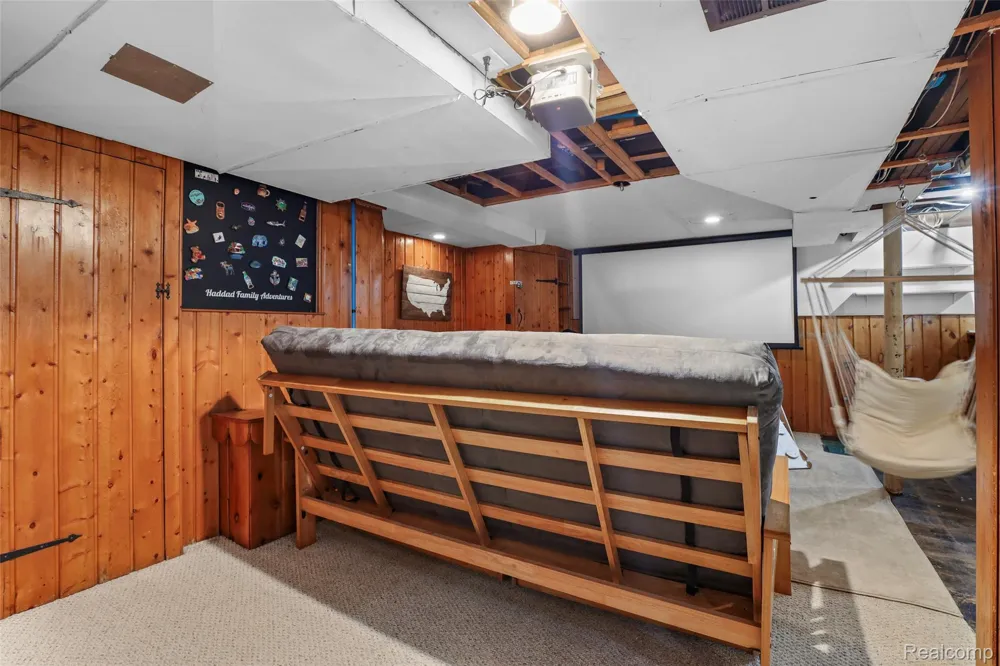 11339 Arnold Redford Charter Township, MI 48239