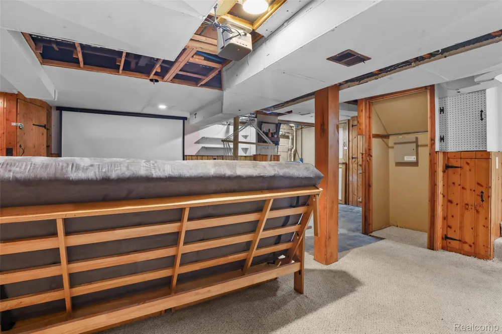 11339 Arnold Redford Charter Township, MI 48239