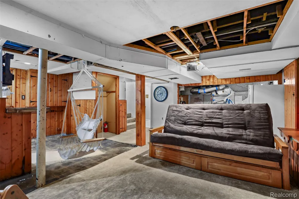 11339 Arnold Redford Charter Township, MI 48239