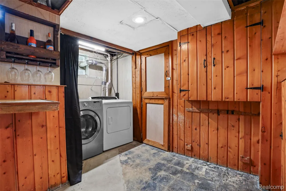 11339 Arnold Redford Charter Township, MI 48239