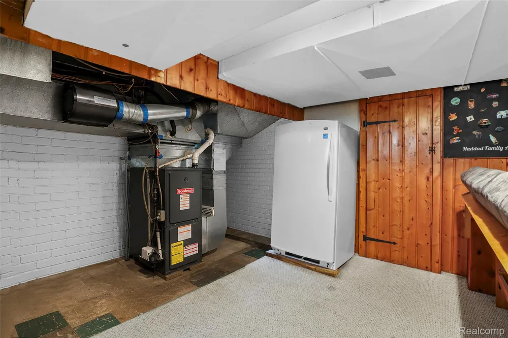 11339 Arnold Redford Charter Township, MI 48239