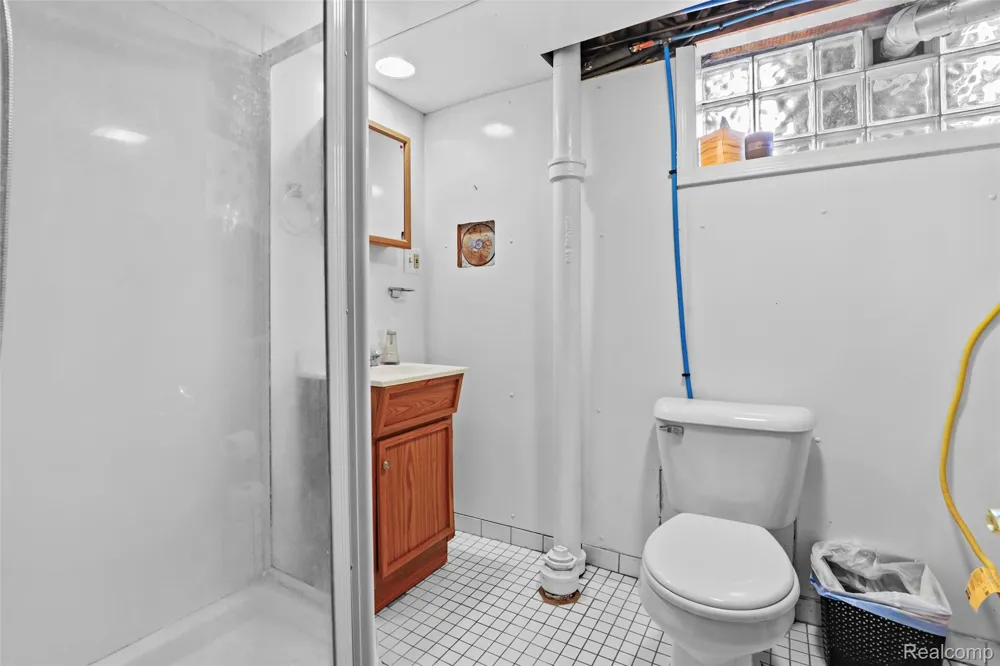 11339 Arnold Redford Charter Township, MI 48239