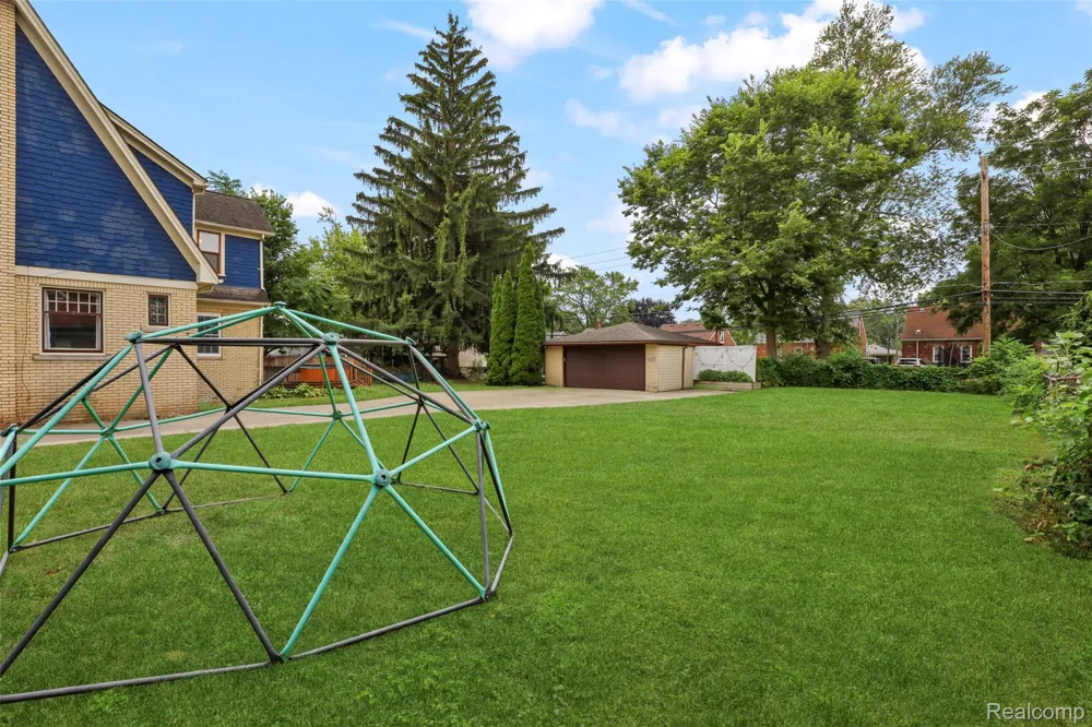 11339 Arnold Redford Charter Township, MI 48239