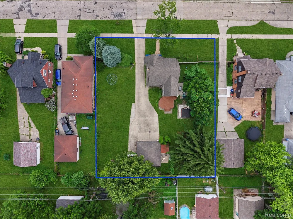 11339 Arnold Redford Charter Township, MI 48239
