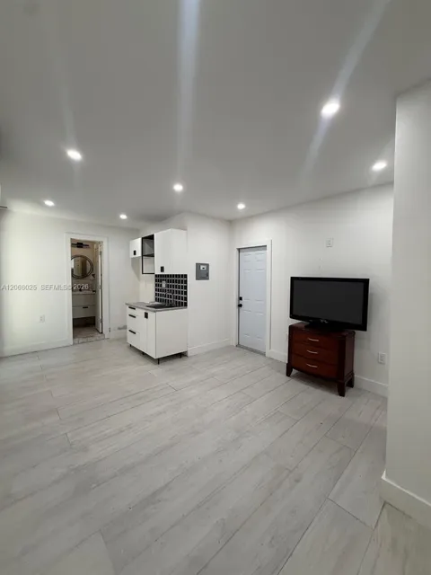 1140 Douglas Rd #1