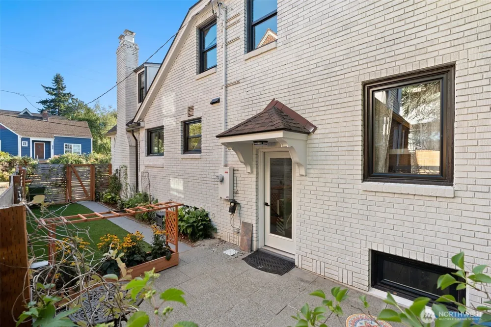 3302 E Pine Street Seattle, WA 98122