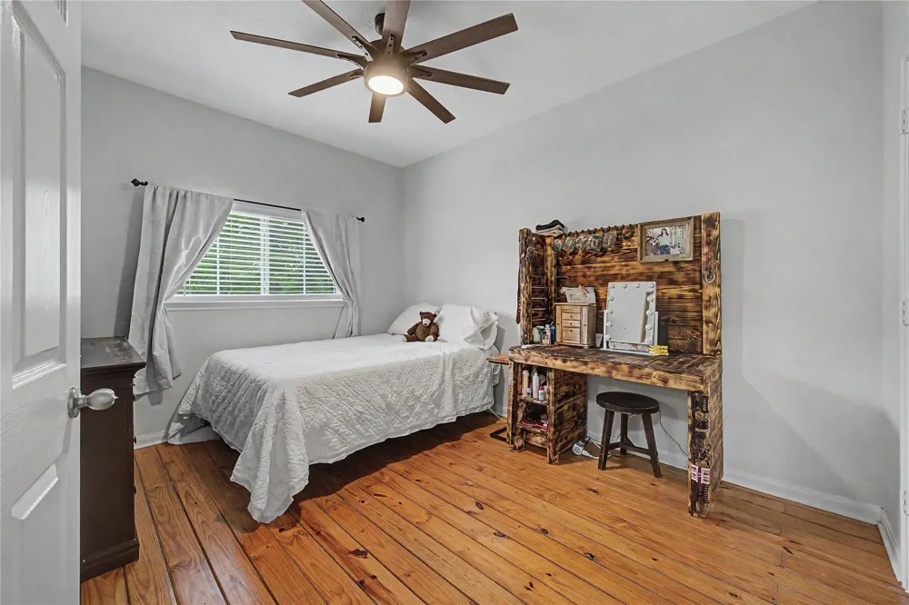 315 West Drive Kemah, TX 77565