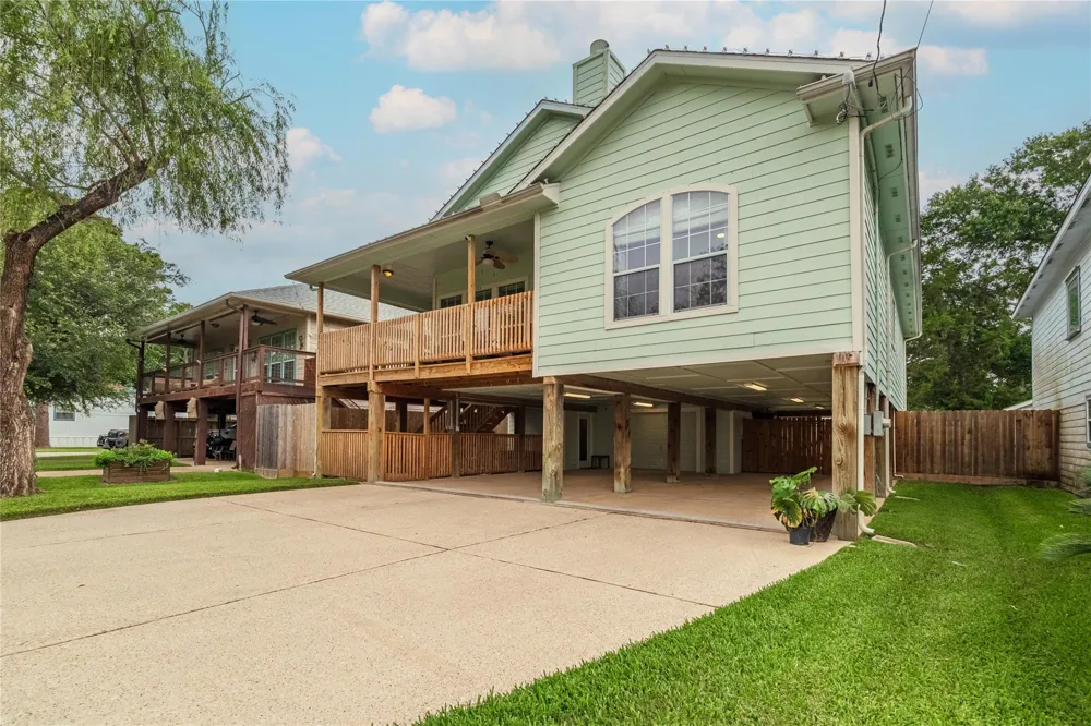 315 West Drive Kemah, TX 77565