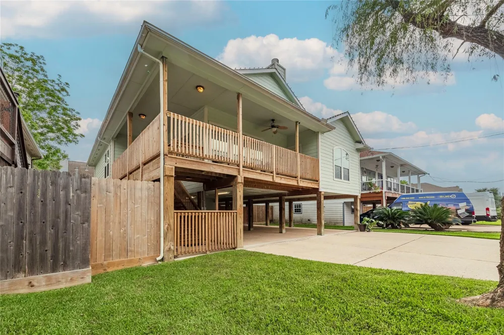 315 West Drive Kemah, TX 77565
