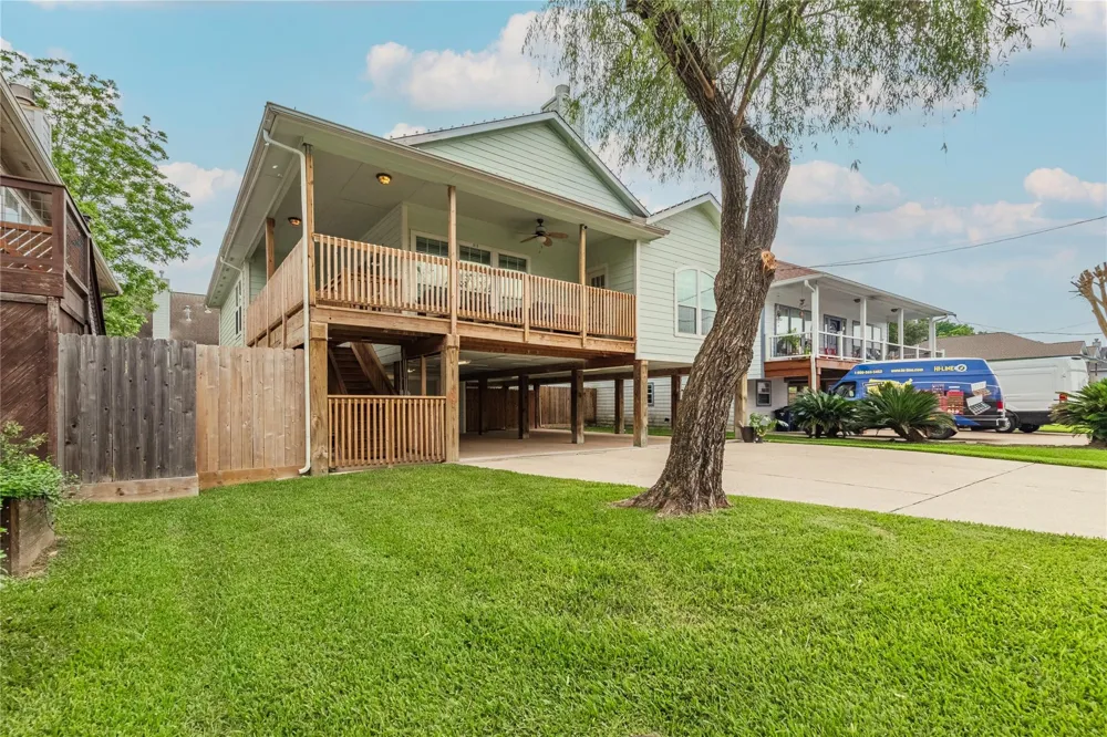 315 West Drive Kemah, TX 77565