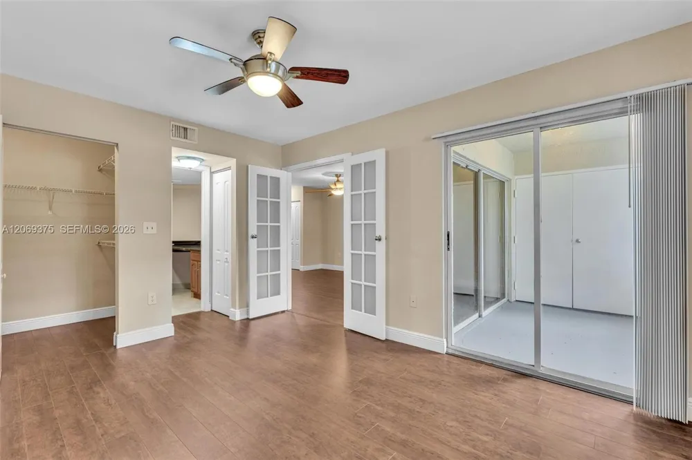2850 Oakland Forest Dr #208 Oakland Park, FL 33309