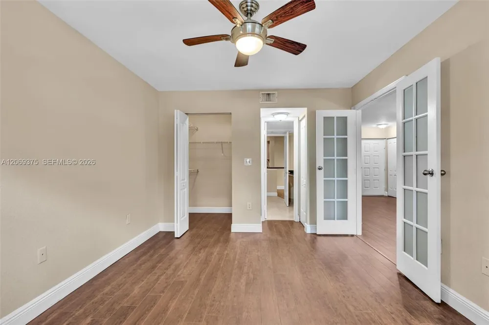 2850 Oakland Forest Dr #208 Oakland Park, FL 33309