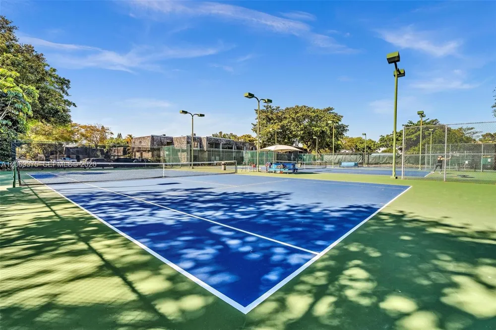 2850 Oakland Forest Dr #208 Oakland Park, FL 33309