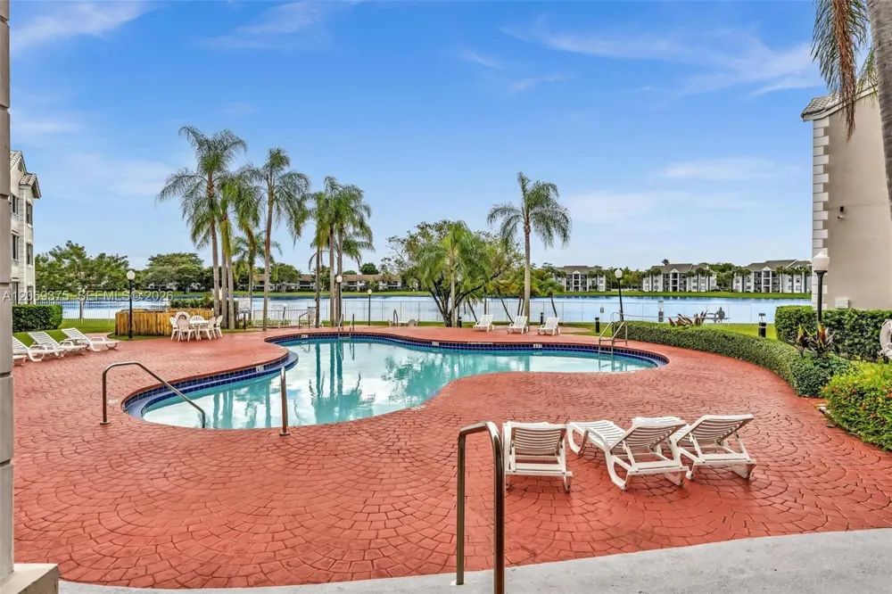 2850 Oakland Forest Dr #208 Oakland Park, FL 33309