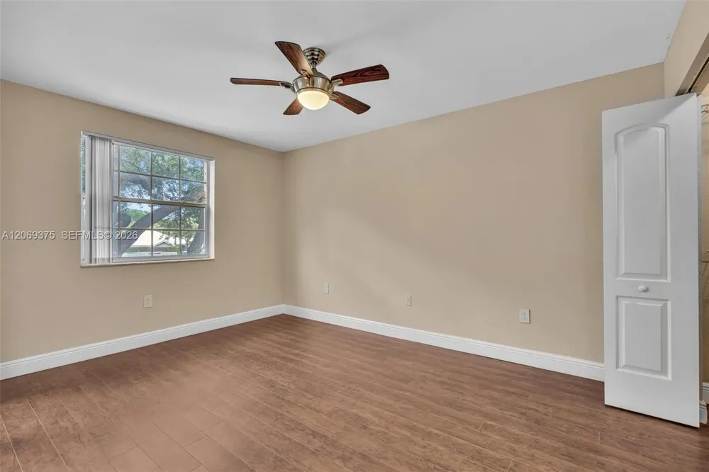 2850 Oakland Forest Dr #208 Oakland Park, FL 33309