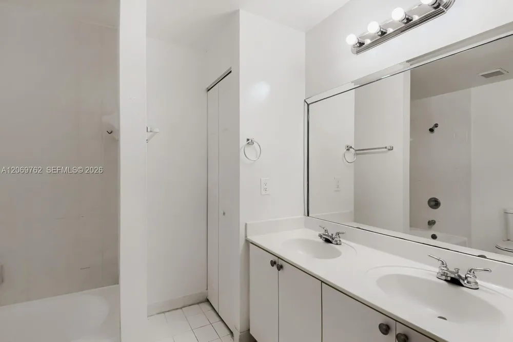 7663 Southwood Davie, FL 33328