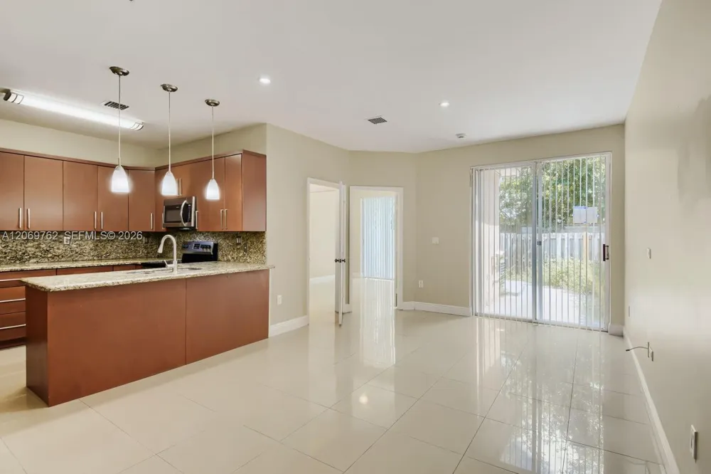7663 Southwood Davie, FL 33328