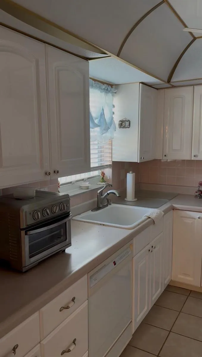 725 Lori Drive #313 Palm Springs, FL 33461