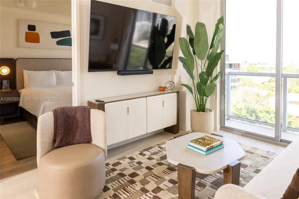 1611 SW 2 Ave #709 Miami, FL 33129