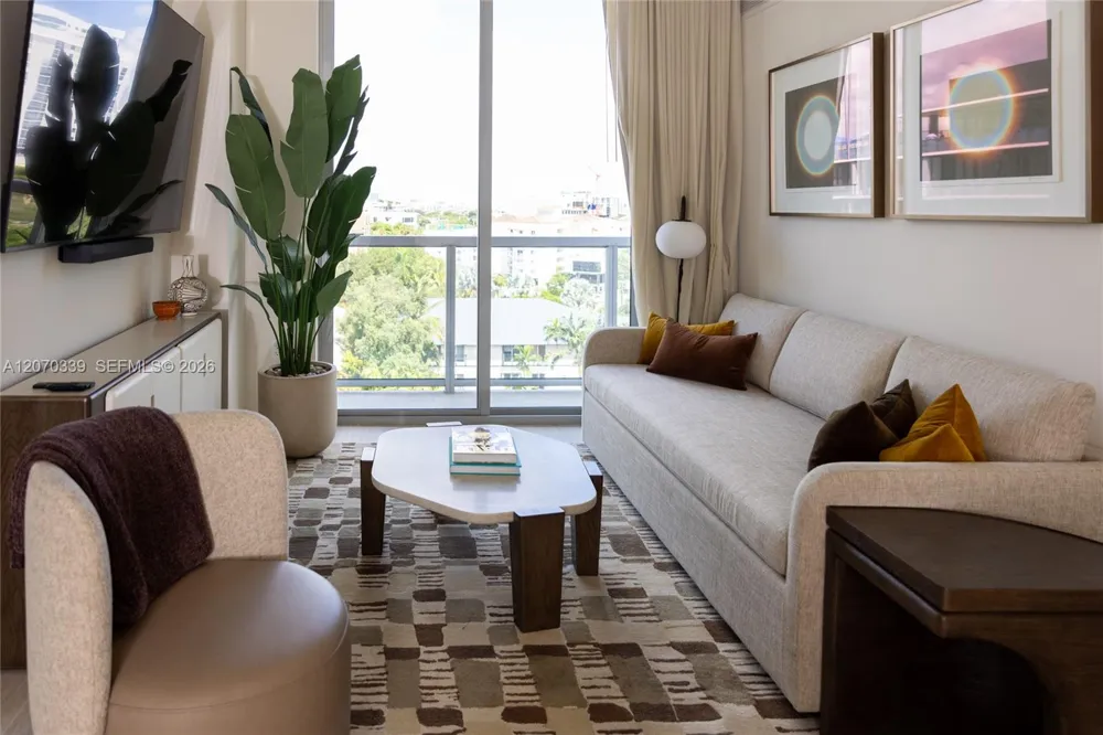 1611 SW 2 Ave #709 Miami, FL 33129