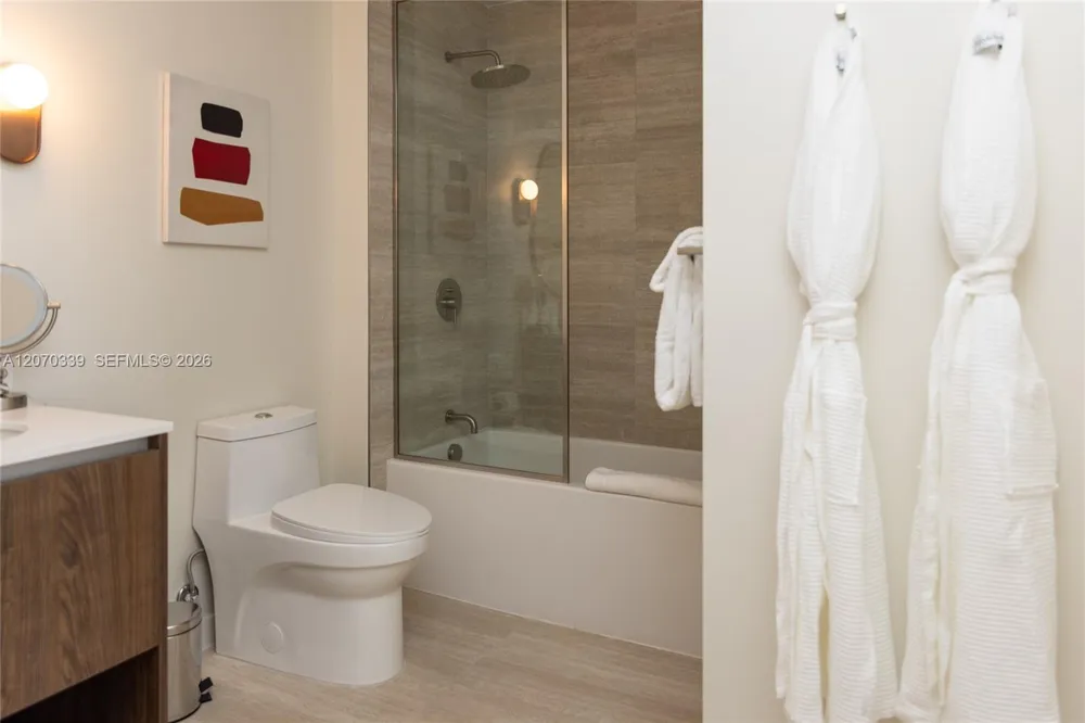 1611 SW 2 Ave #709 Miami, FL 33129