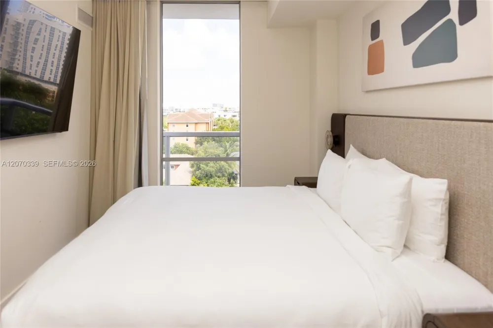 1611 SW 2 Ave #709 Miami, FL 33129