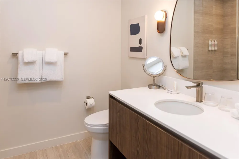 1611 SW 2 Ave #709 Miami, FL 33129