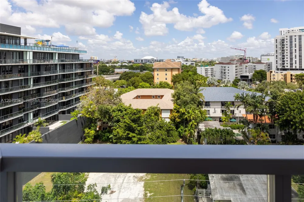 1611 SW 2 Ave #709 Miami, FL 33129