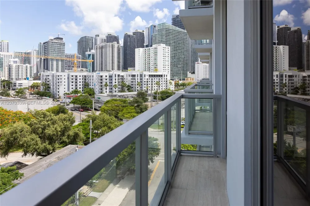 1611 SW 2 Ave #709 Miami, FL 33129